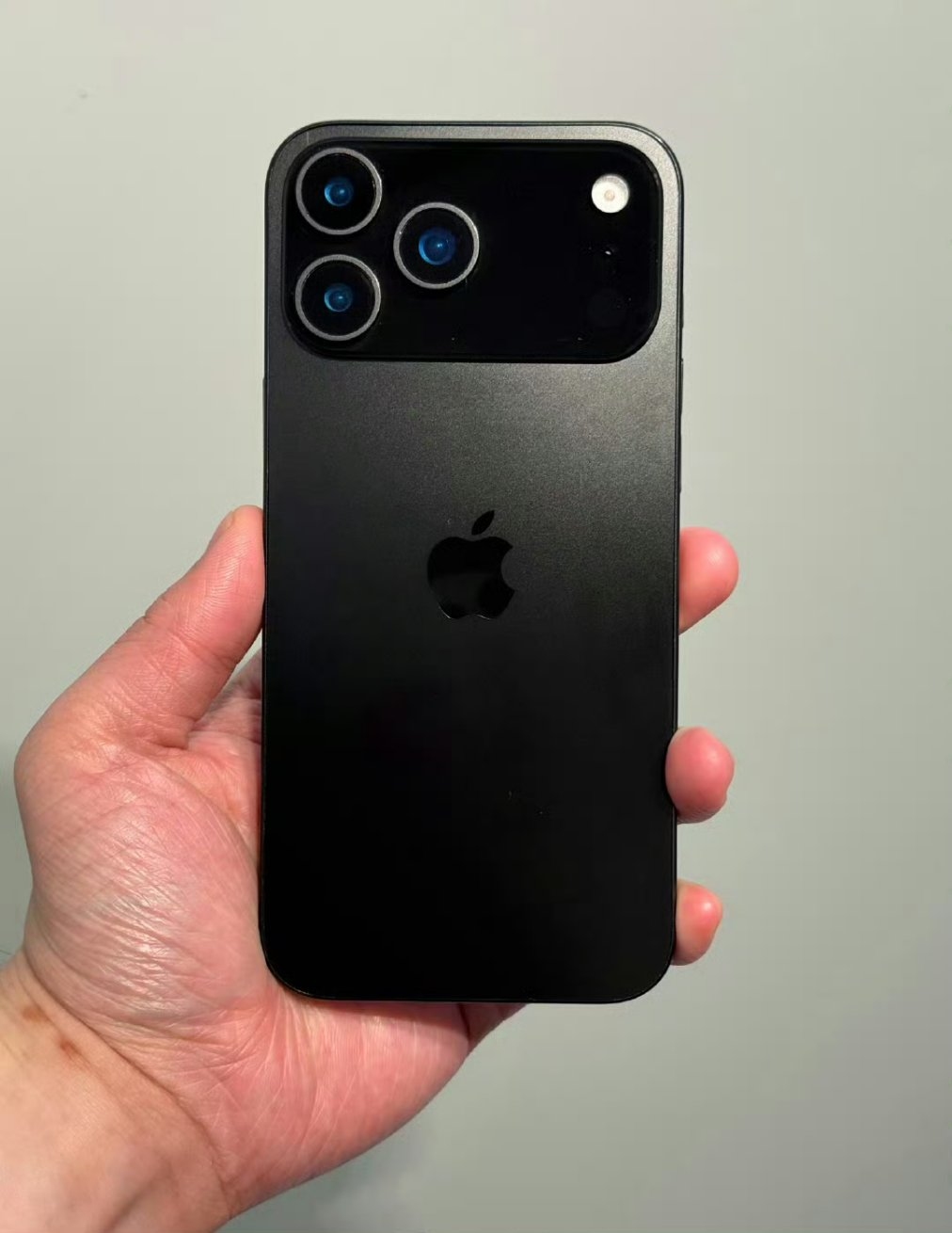 iphone-17-pronun-tasarimini-net-bir-sekilde-gosteren-yeni-fotograflar-paylasildi-0-yZfKJXwP iPhone 17 Pro'nun Tasarımını Net Bir Şekilde Gösteren Yeni Fotoğraflar Paylaşıldı