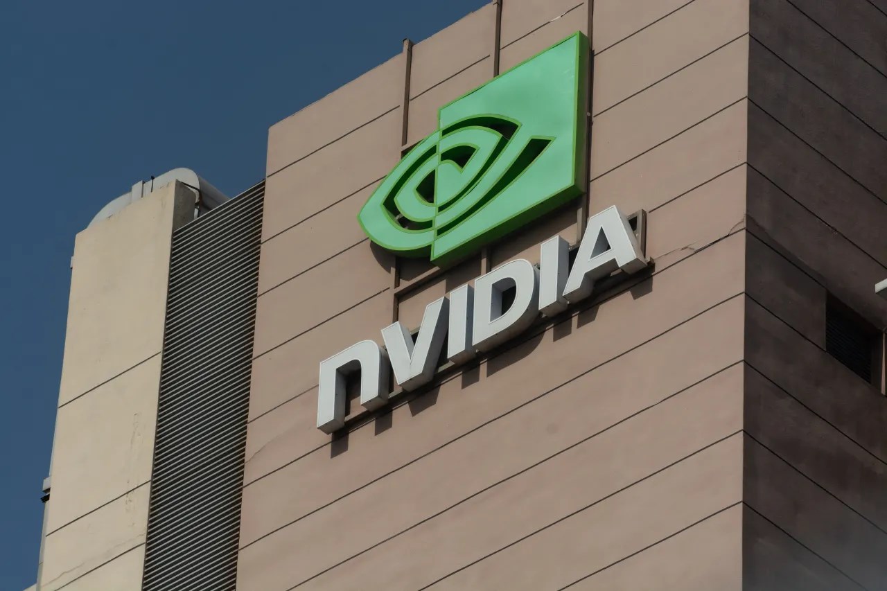 nvidia-6-trilyon-dolarlik-piyasa-kiymeti-yolunda-ilerliyor-0-UbVH61TB Nvidia, 6 trilyon dolarlık piyasa kıymeti yolunda ilerliyor