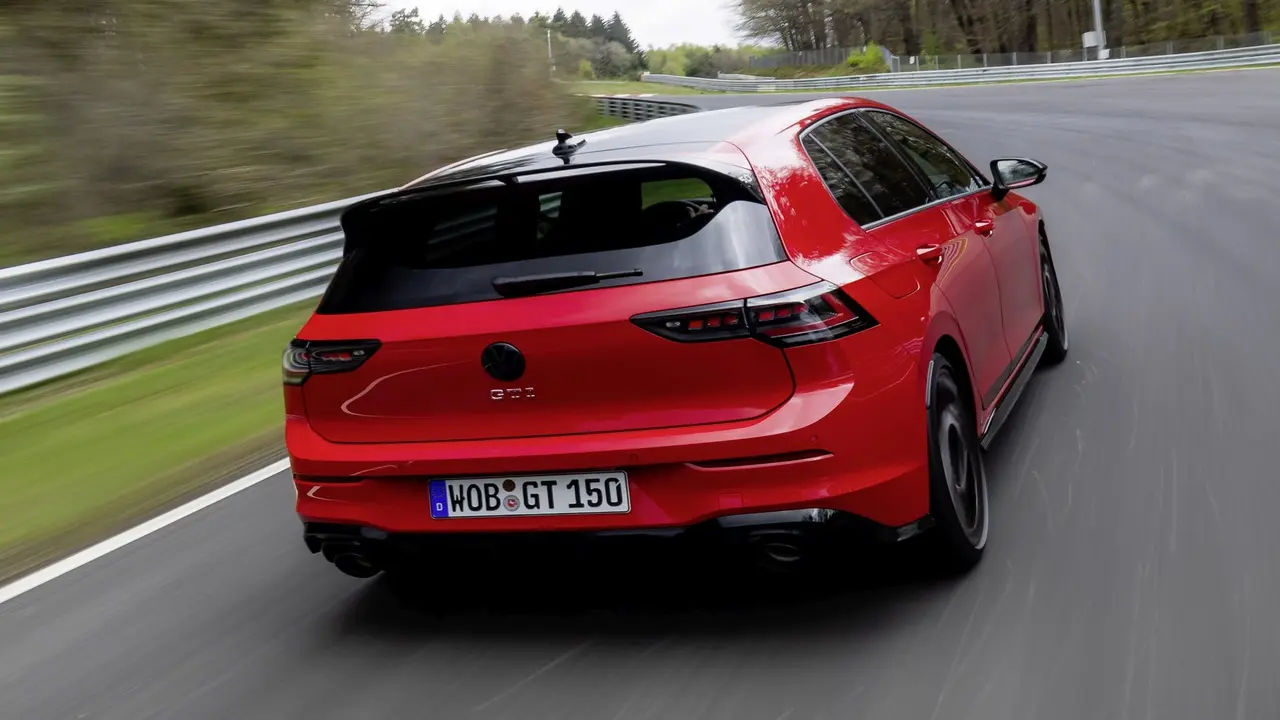 volkswagen-yeni-jenerasyon-golf-gti-modelini-tanitti-2-Pxr2YgA2 Volkswagen, yeni jenerasyon Golf GTI modelini tanıttı!